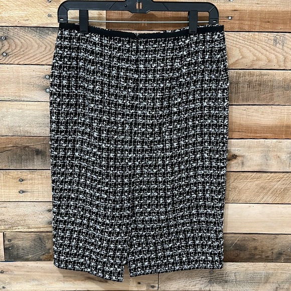 Talbots Women’s Professional/Office Black and White Pencil Skirt - Picture 2 of 5